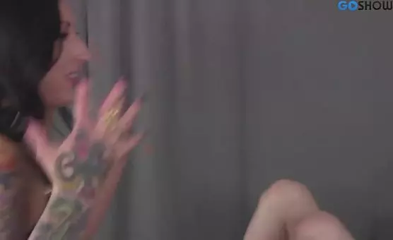 Vibrating to the Max Lesbian Threesome with Labia and Clit Pleasure
